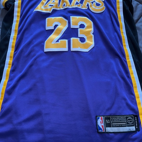 Nike LeBron James Los Angeles Lakers Jersey - Picture 3 of 3